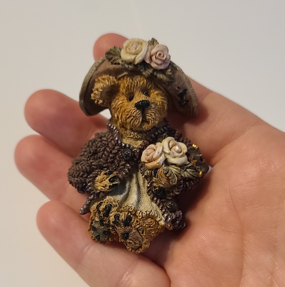 Boyds Bears Bear With Flowers Pin